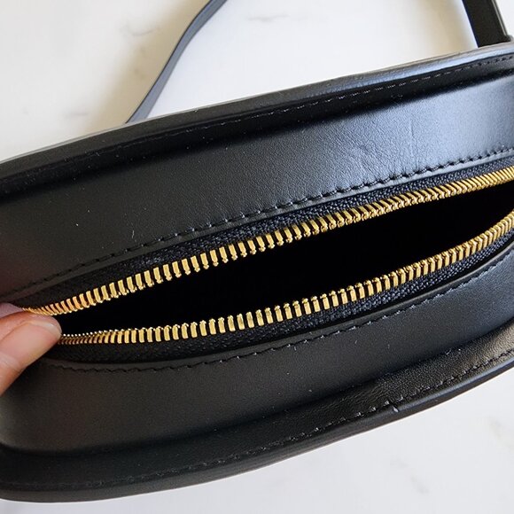 BNWT – Slightly Imperfect [A.P.C. Half Moon Embossed Bag] (#7) - Picture 10 of 13